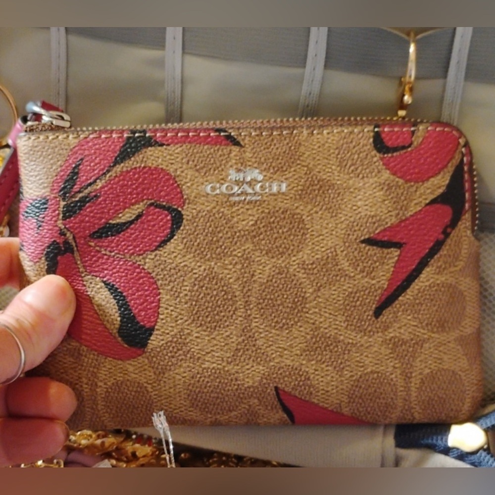 Coach nwt wristlet